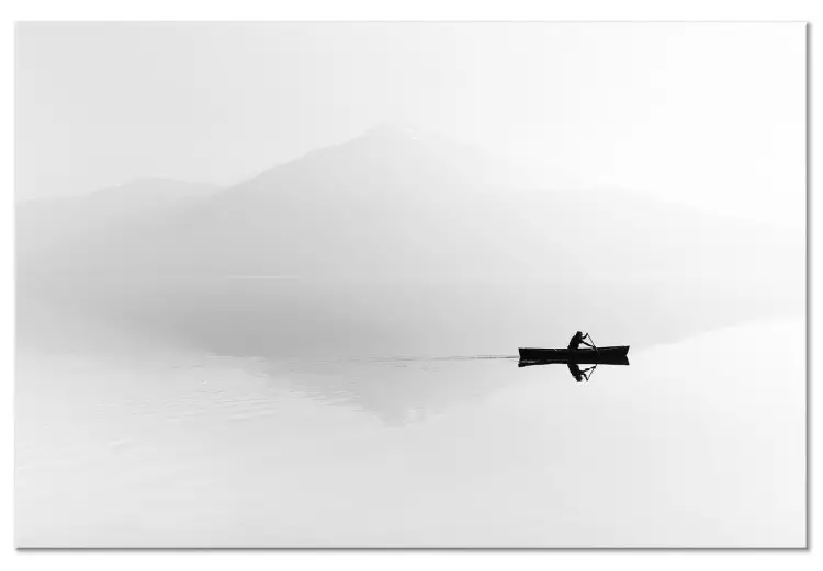 Konturer av berg i dimma (1-del) - båt mot landskapsbakgrund i vitt