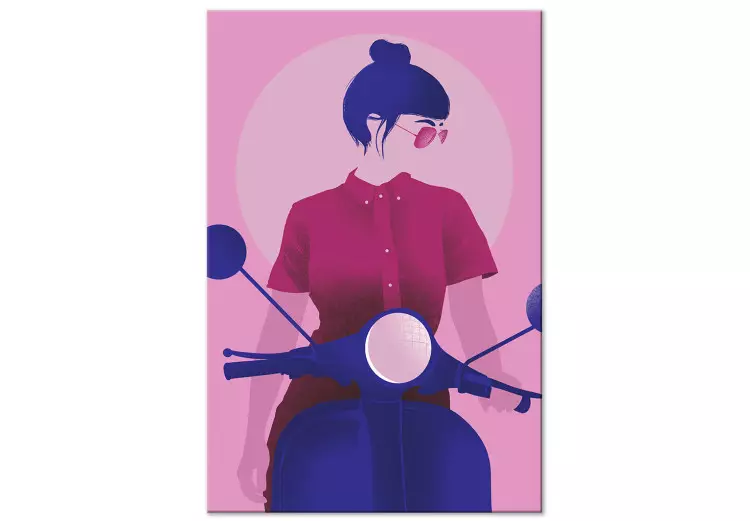 Figur på motorcykel (1-del) - kvinnosiluett på rosa bakgrund