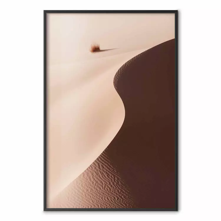 Serpentinen - lugnt landskap av sanddyner i öken mot brunt gräs