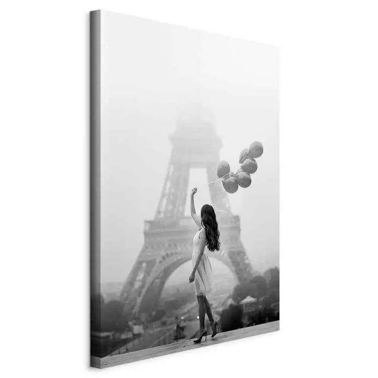 Att gå i vinden vertikal - kvinna i Paris och ballonger