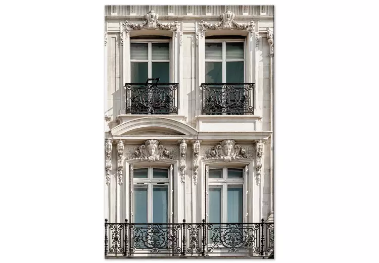 Fönster i ett hyreshus - foto av arkitektur i den franska huvudstaden
