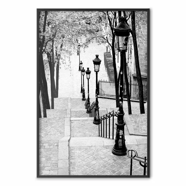 Montmartre - svartvitt foto av gata med trappor och lyktor
