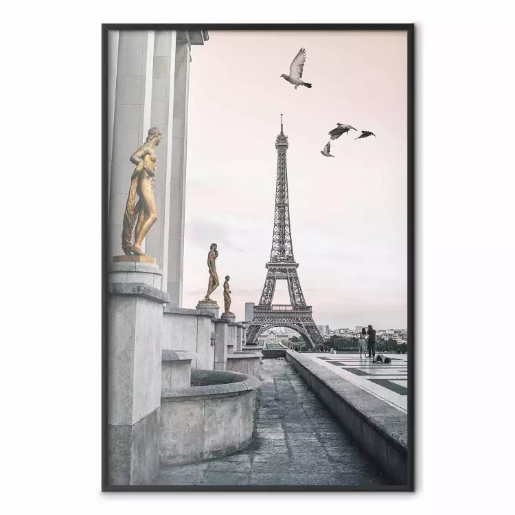 Paris - gyllene skulpturer och Eiffeltornet
