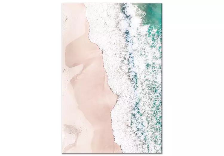 Turkosa vågor - havskusten från fågelperspektiv med böljande vågor