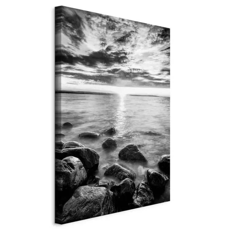 Skandinavisk morgon vertikal - soluppgång över havet