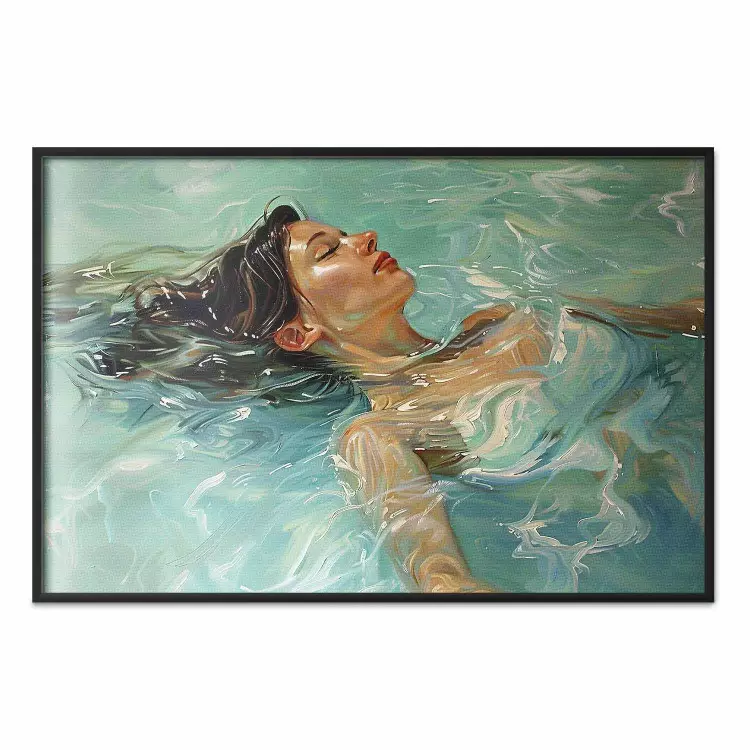 Avslappnat lugn - en kvinna nedsänkt i vattnet i solskenet