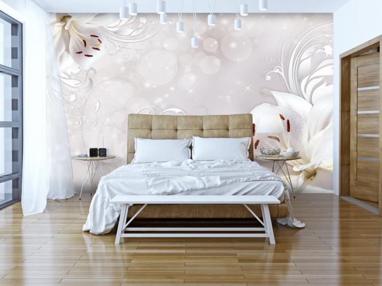 Fototapet Komposition med liljor - vita blommor med ornament på glamorös bakgrund