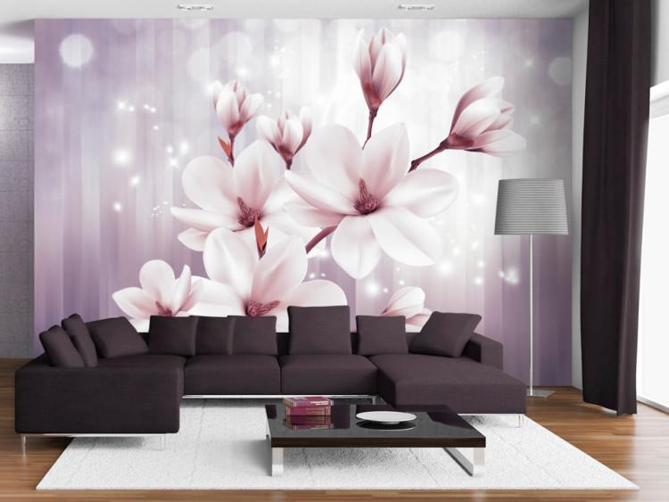 Fototapet Rosa magnolior - blommor på lila bakgrund med ränder och ljus