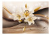 Fototapet Vit lilja - naturkomposition med subtilt guld- och glanseffekt i 3D 63921 additionalThumb 1