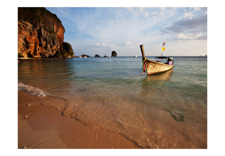 Fototapet Andamanska havet - havslandskap med en ensam båt omgiven av klippor 61662 additionalImage 1