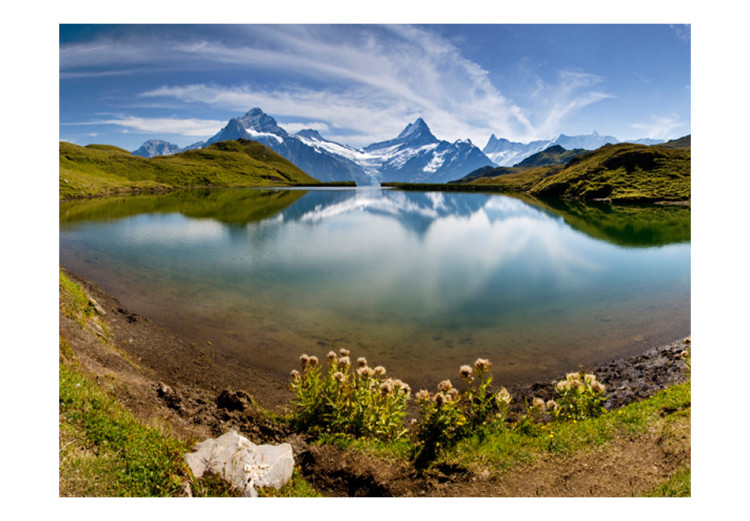 Fototapet Schweizisk bergslandskap - berg som speglar sig i en sjö 59972 additionalImage 1