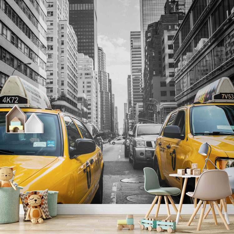 Fototapet New Yorks stadsmiljö - gula taxibilar och skyskrapor i bakgrunden 60203 additionalImage 4