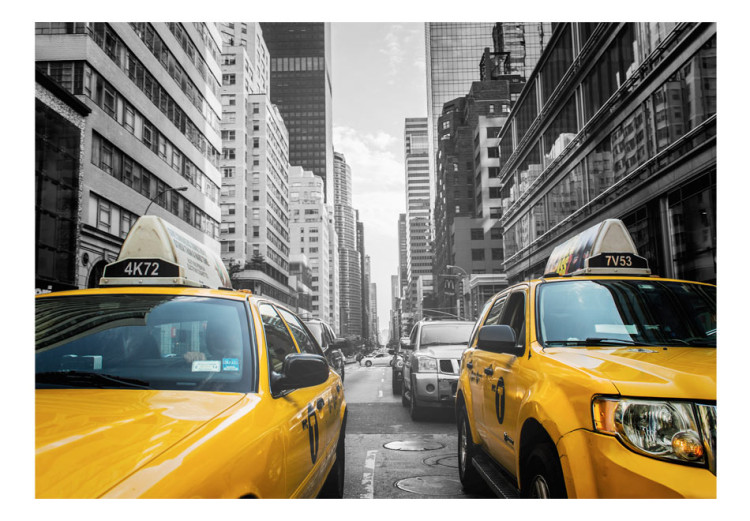 Fototapet New Yorks stadsmiljö - gula taxibilar och skyskrapor i bakgrunden 60203 additionalImage 1