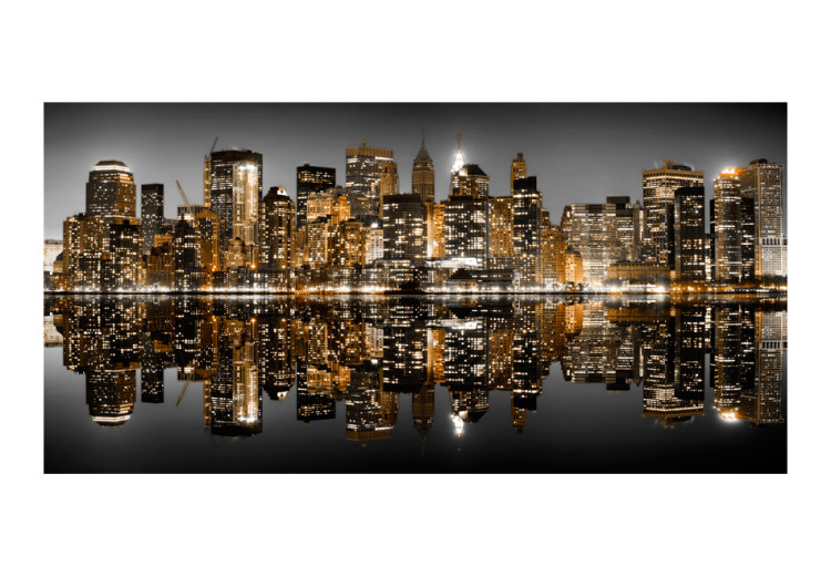 Fototapet Gyllene New York - arkitektur med glamour-effekt speglad i vatten 61553 additionalImage 1