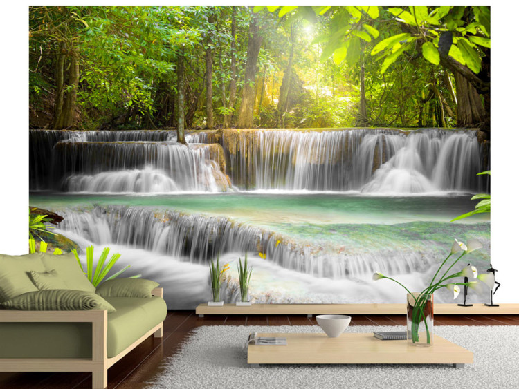 Fototapet Vila vid floden - landskap med vattenfall omgivet av natur i skogen 60024