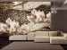 Fototapet Guldglitter - pärlor och magnoliablommor på subtilt mönstrad bakgrund 64024