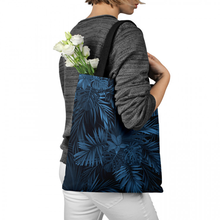 Shoppingväska Leaves in a moonlight - floral theme in the shades of blue 147574 additionalImage 3