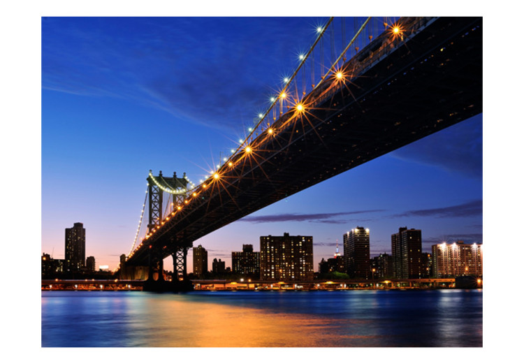 Fototapet Manhattan Bridge upplyst på natten 61506 additionalImage 1
