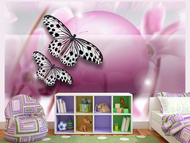 Fototapet Fjärilsplaneten - vita fjärilar i prickar på suddig bakgrund och blommor 61296