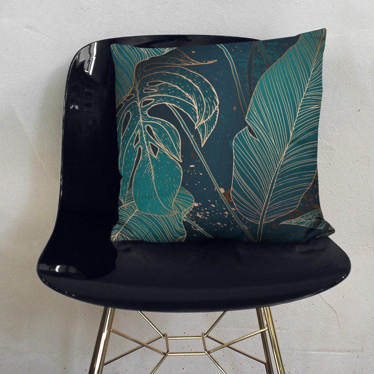 Mikrofiberkudda Botanical gold - a floral composition with monstera leaves cushions 146797 additionalImage 5